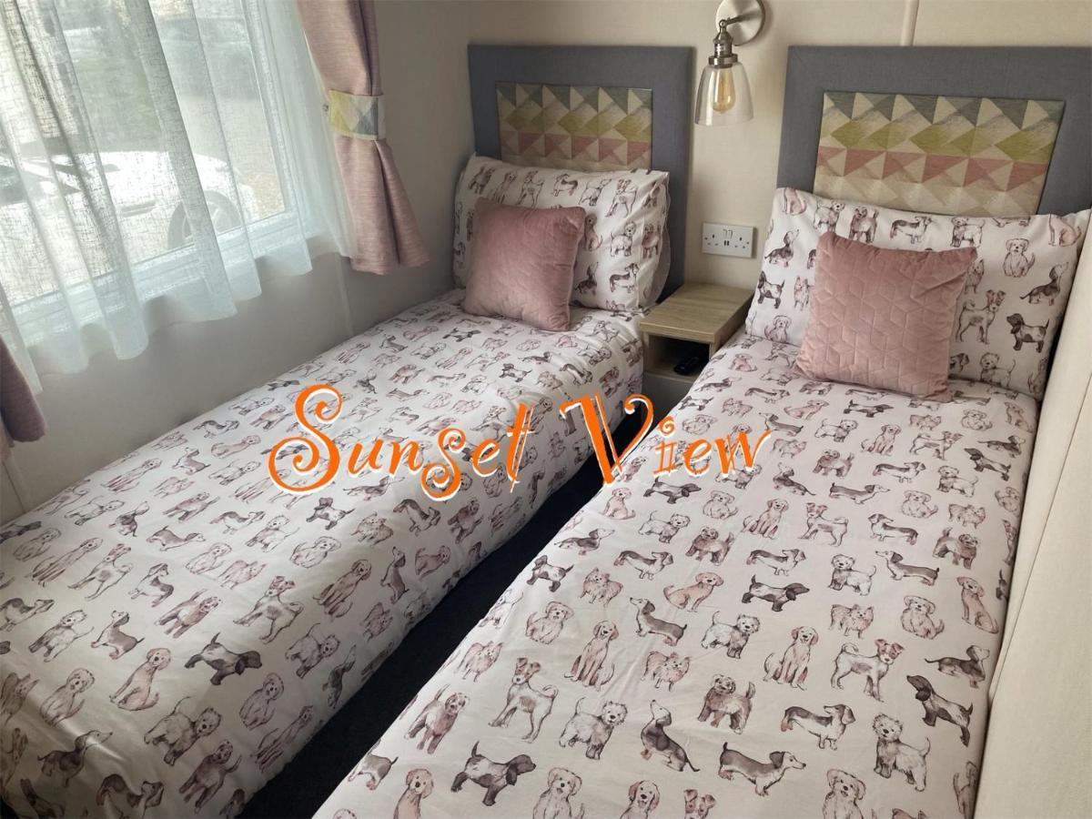 Tattershall Lakes Sunset View Caravan Lakeside, Hot Tub, Garden, Private Fishing Peg & Wifi Экстерьер фото