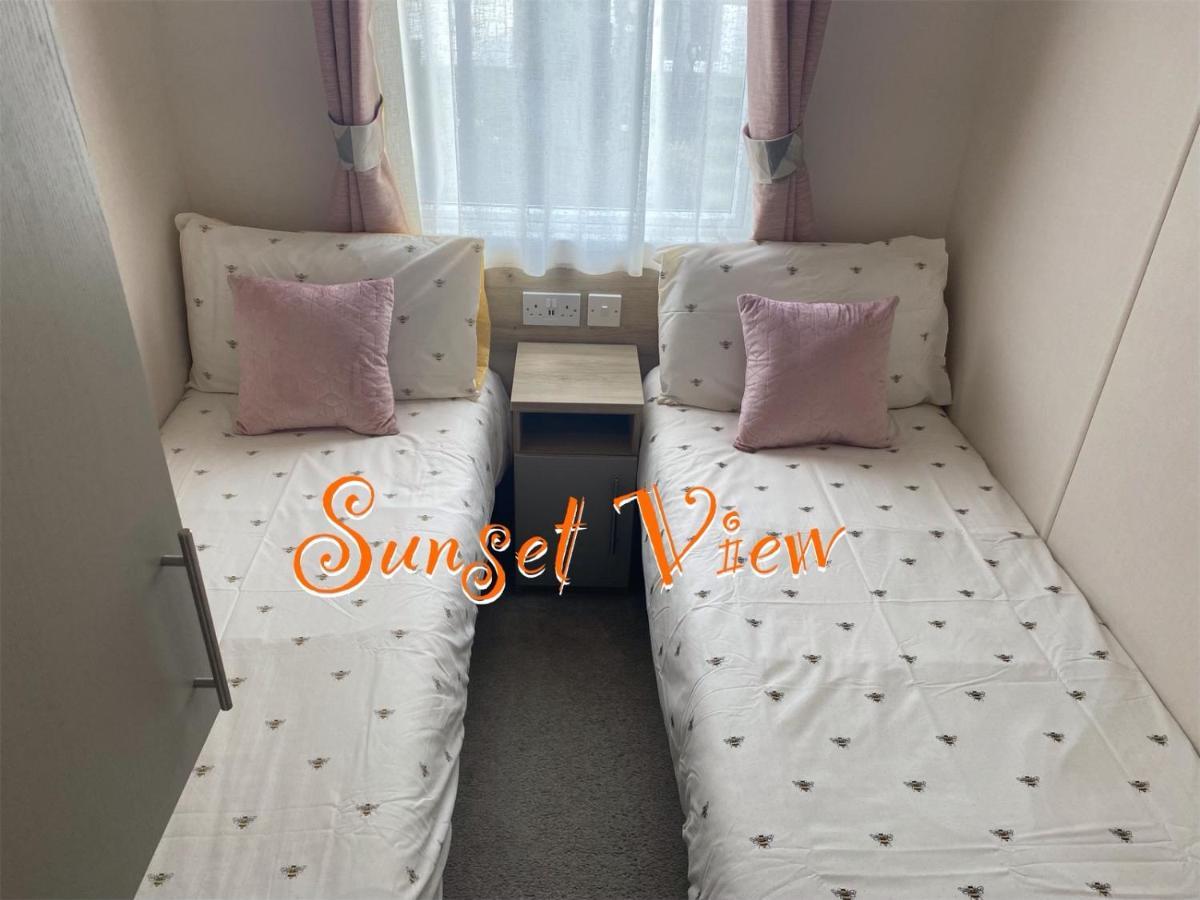 Tattershall Lakes Sunset View Caravan Lakeside, Hot Tub, Garden, Private Fishing Peg & Wifi Экстерьер фото