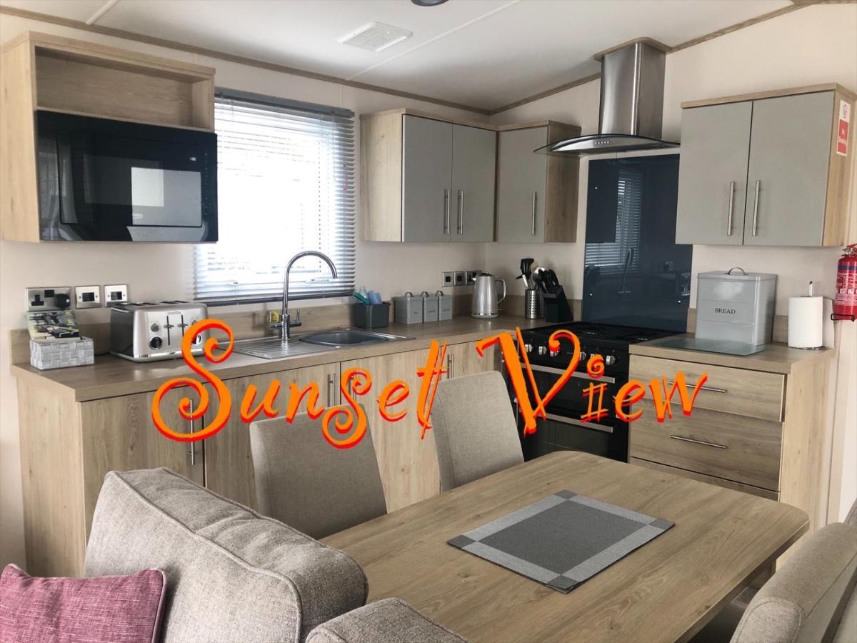 Tattershall Lakes Sunset View Caravan Lakeside, Hot Tub, Garden, Private Fishing Peg & Wifi Экстерьер фото