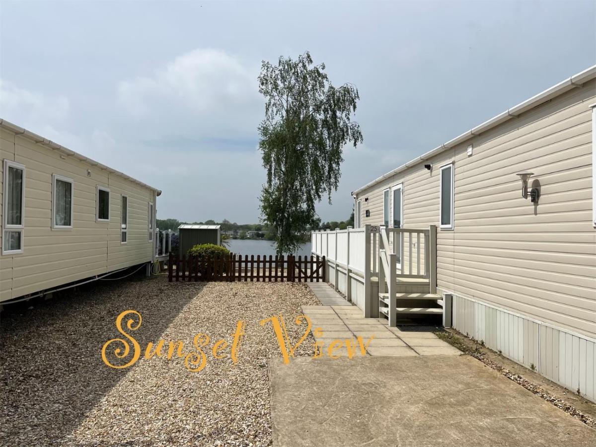 Tattershall Lakes Sunset View Caravan Lakeside, Hot Tub, Garden, Private Fishing Peg & Wifi Экстерьер фото