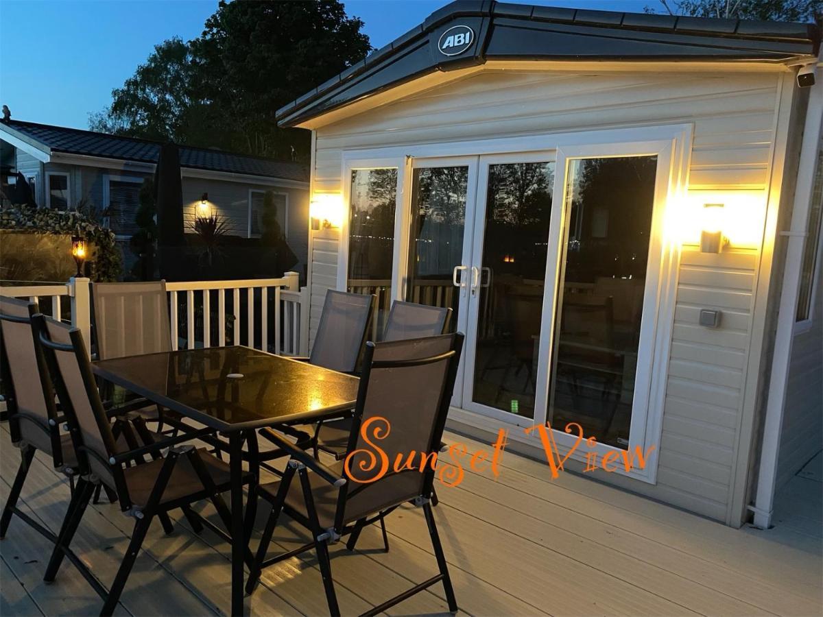 Tattershall Lakes Sunset View Caravan Lakeside, Hot Tub, Garden, Private Fishing Peg & Wifi Экстерьер фото