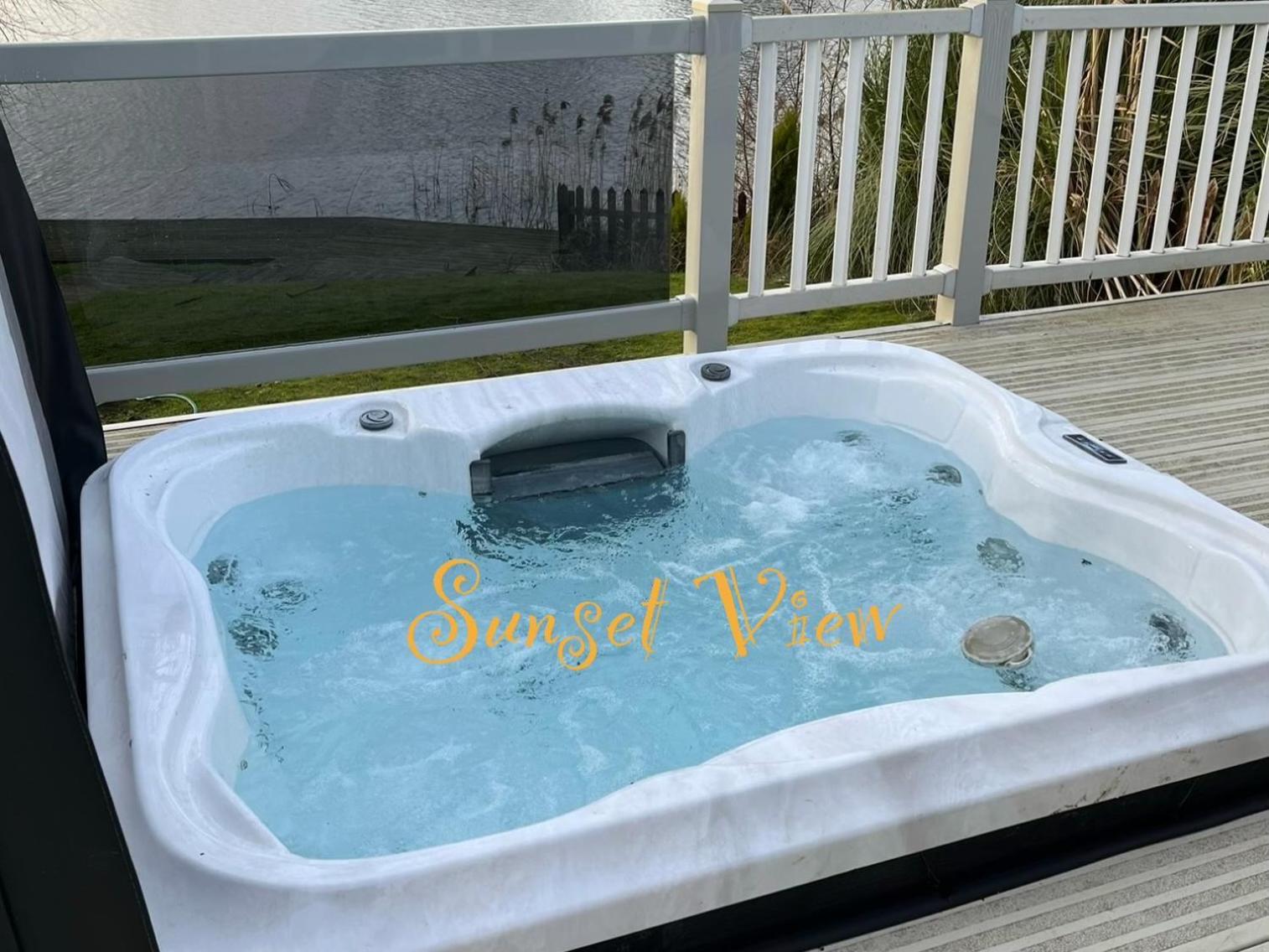 Tattershall Lakes Sunset View Caravan Lakeside, Hot Tub, Garden, Private Fishing Peg & Wifi Экстерьер фото