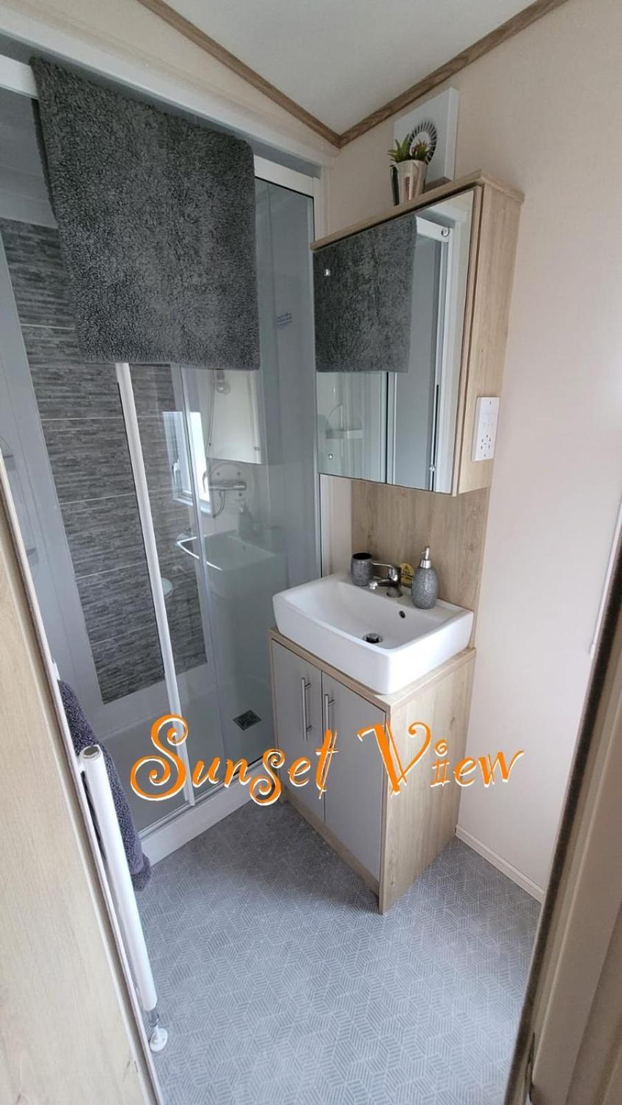 Tattershall Lakes Sunset View Caravan Lakeside, Hot Tub, Garden, Private Fishing Peg & Wifi Экстерьер фото