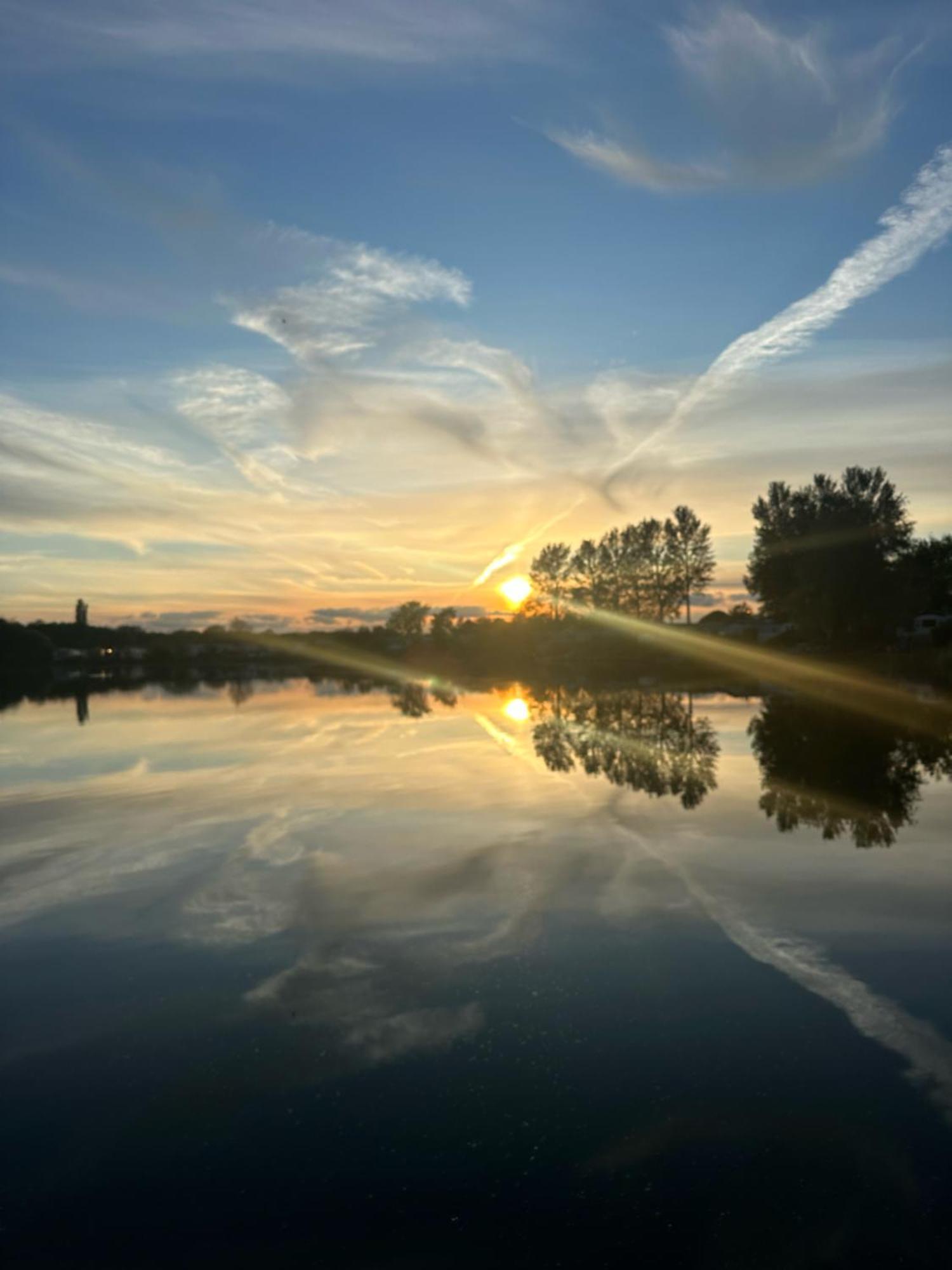 Tattershall Lakes Sunset View Caravan Lakeside, Hot Tub, Garden, Private Fishing Peg & Wifi Экстерьер фото