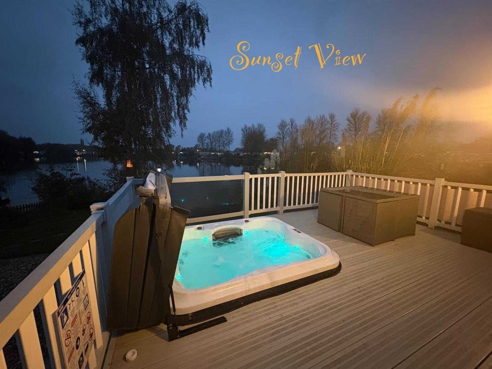 Tattershall Lakes Sunset View Caravan Lakeside, Hot Tub, Garden, Private Fishing Peg & Wifi Экстерьер фото