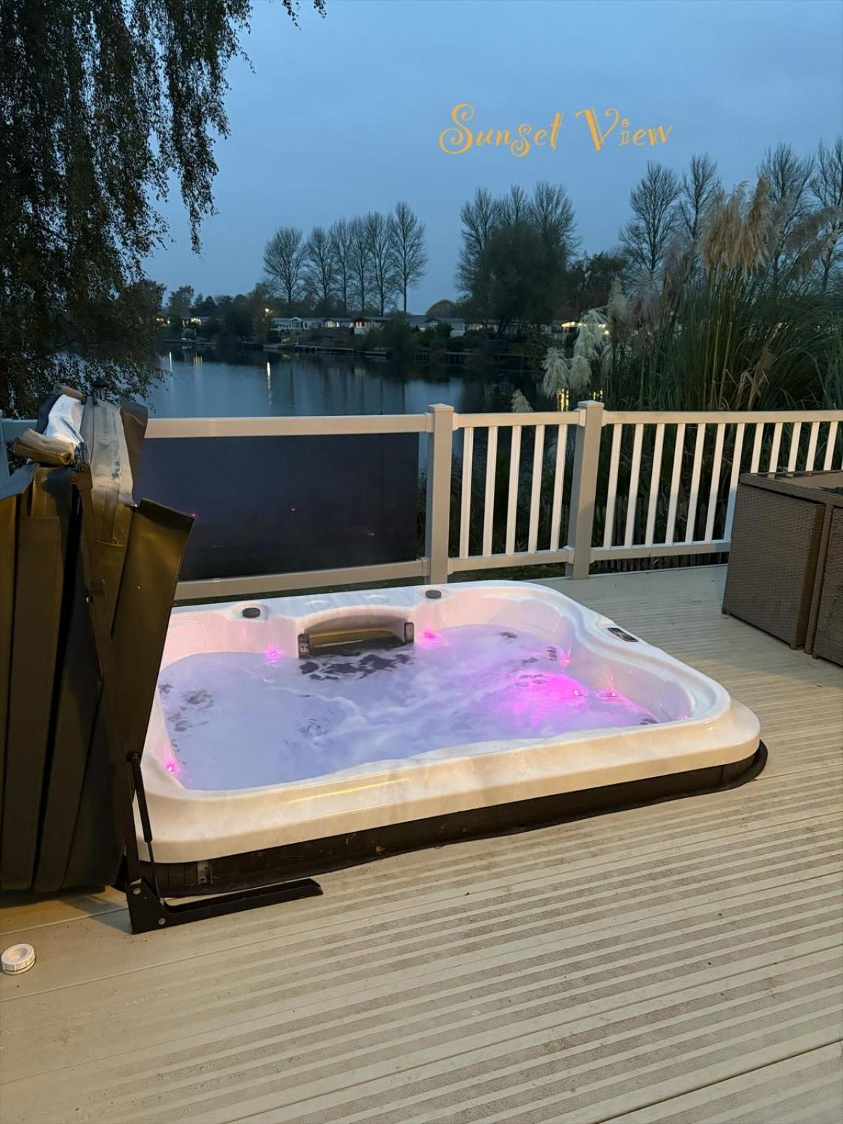 Tattershall Lakes Sunset View Caravan Lakeside, Hot Tub, Garden, Private Fishing Peg & Wifi Экстерьер фото