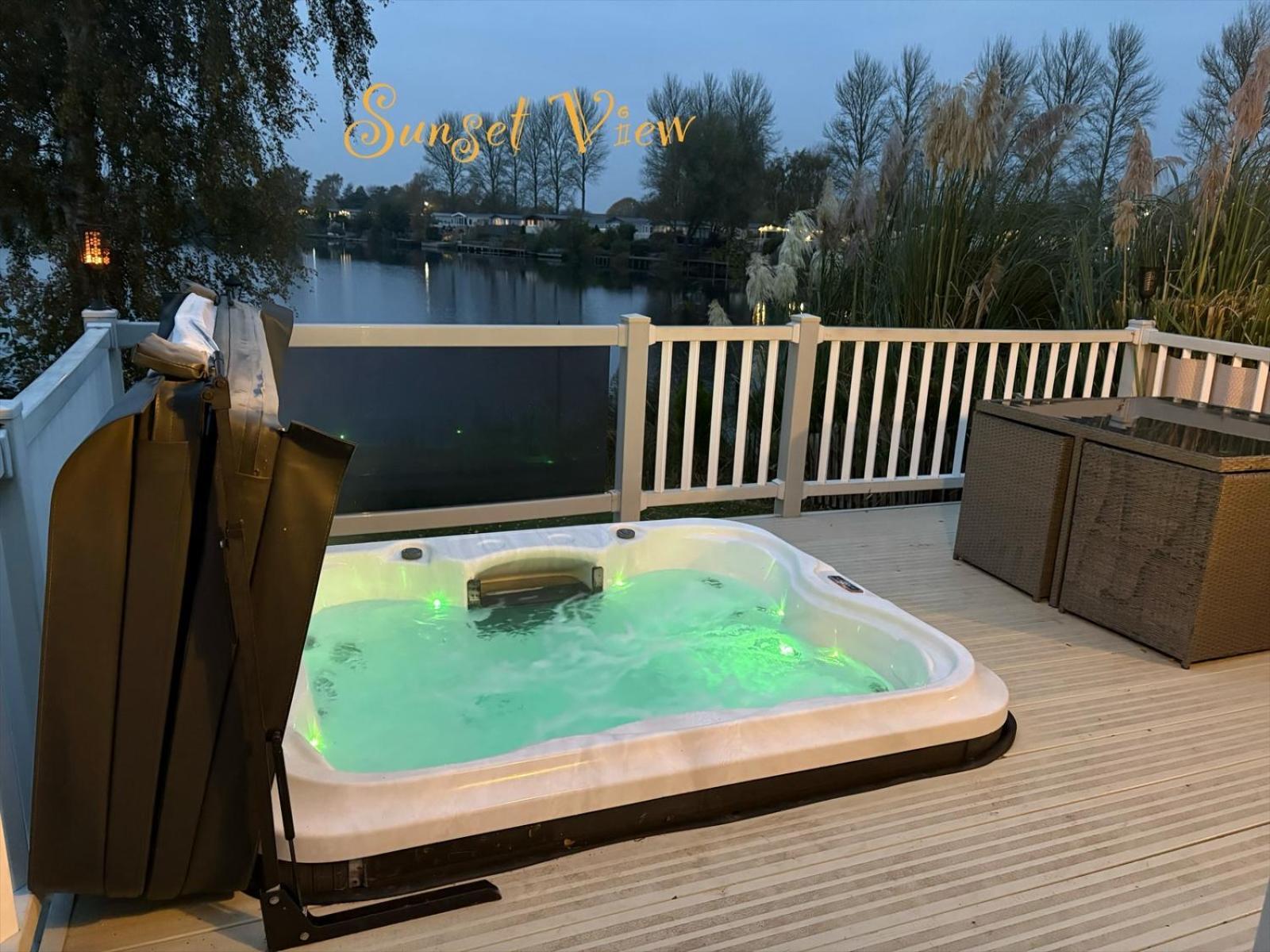 Tattershall Lakes Sunset View Caravan Lakeside, Hot Tub, Garden, Private Fishing Peg & Wifi Экстерьер фото